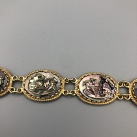 BRACCIALE CON CAMMEI