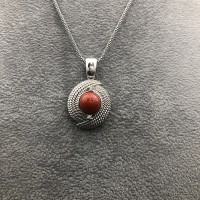 Ciondolo in Corallo con Montatura in Argento 