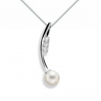 Pendente in oro 750% con diamanti e perla