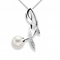 Pendente in oro 750% con diamanti e perla