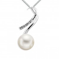 Pendente in oro 750% con diamanti e perla