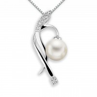 Pendente in oro 750% con diamanti e perla