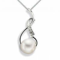 Pendente in oro 750% con diamanti e perla