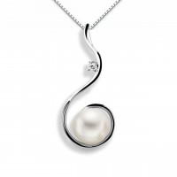 Pendente in oro 750% con diamanti e perla