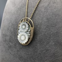 spilla ciondolo con cammeo e diamanti