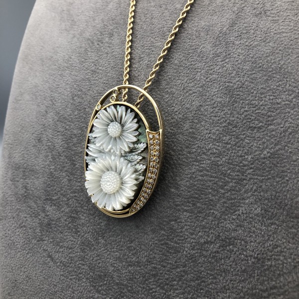 spilla ciondolo con cammeo e diamanti